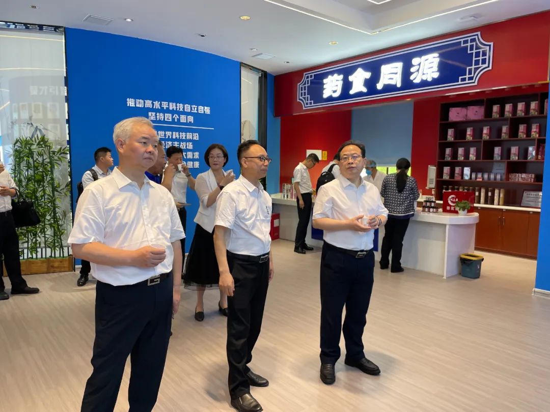 湖南天香生物公司與省中醫(yī)藥研究院簽訂產(chǎn)學研合作協(xié)議