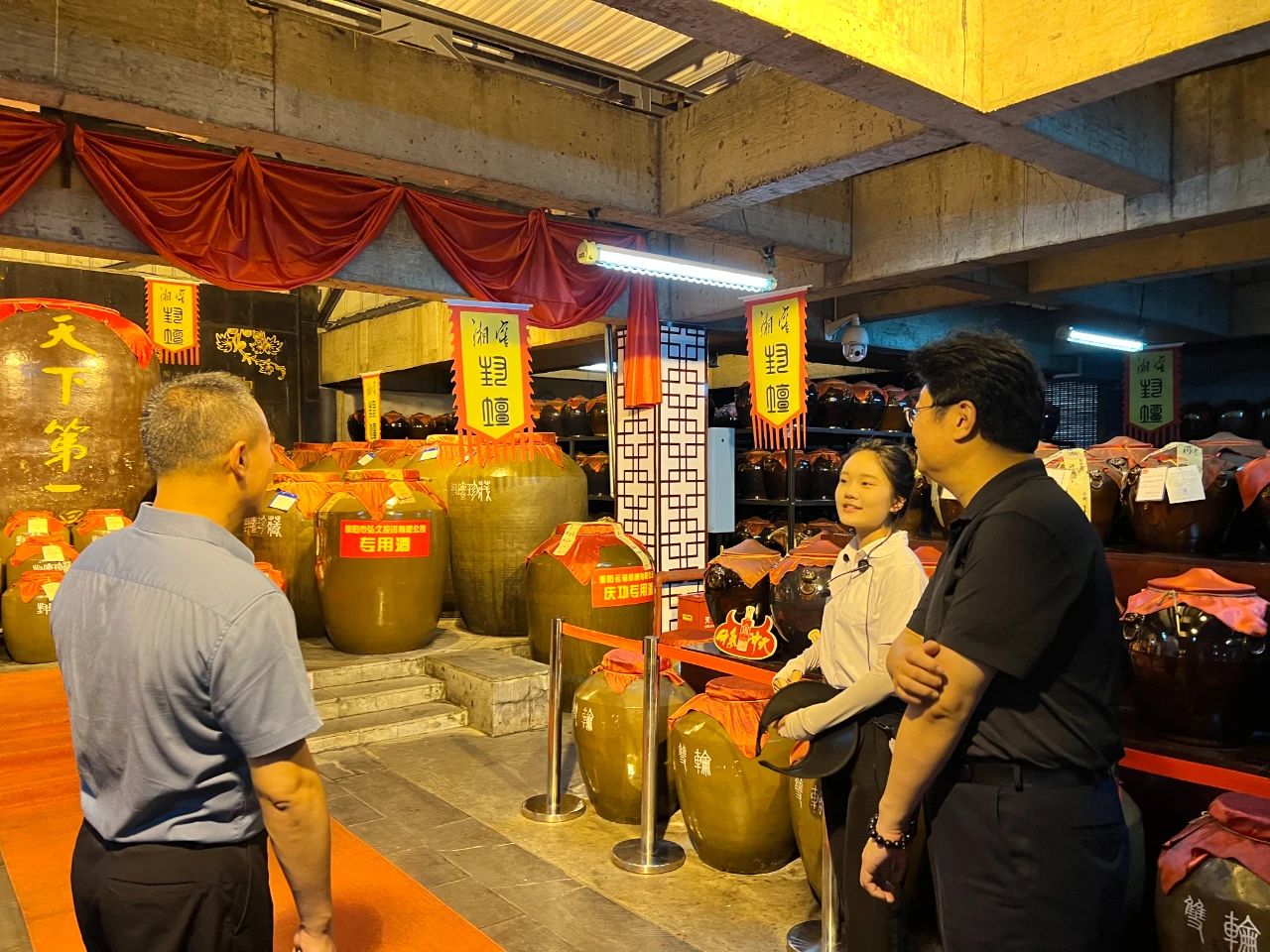 中國旅游協(xié)會旅游商品與裝備分會陳斌秘書長來邵考察旅游商品企業(yè)