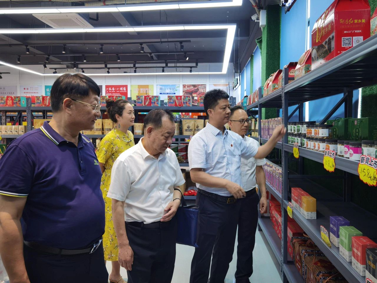 市人大羅早林主任陪同農(nóng)業(yè)農(nóng)村部鄉(xiāng)村振興專家一行到邵陽紅出貨倉-天香生物產(chǎn)業(yè)園考察指導(dǎo)