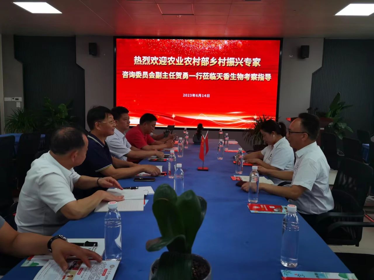 市人大羅早林主任陪同農(nóng)業(yè)農(nóng)村部鄉(xiāng)村振興專家一行到邵陽紅出貨倉-天香生物產(chǎn)業(yè)園考察指導(dǎo)