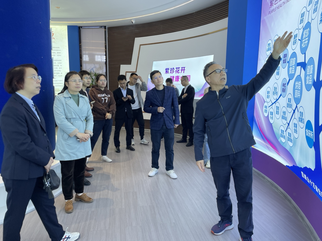 寶東農(nóng)牧蒞臨邵陽(yáng)紅促進(jìn)會(huì)副會(huì)長(zhǎng)單位天香生物園區(qū)交流洽談合作