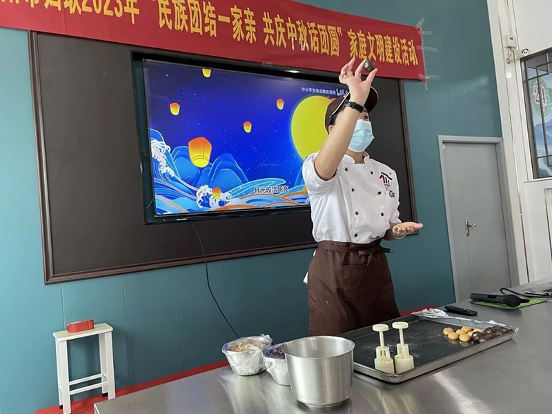 邵陽市五里牌小學“民族團結話中秋”活動在玖味中醫(yī)藥膳研學實踐教育基地順利舉行