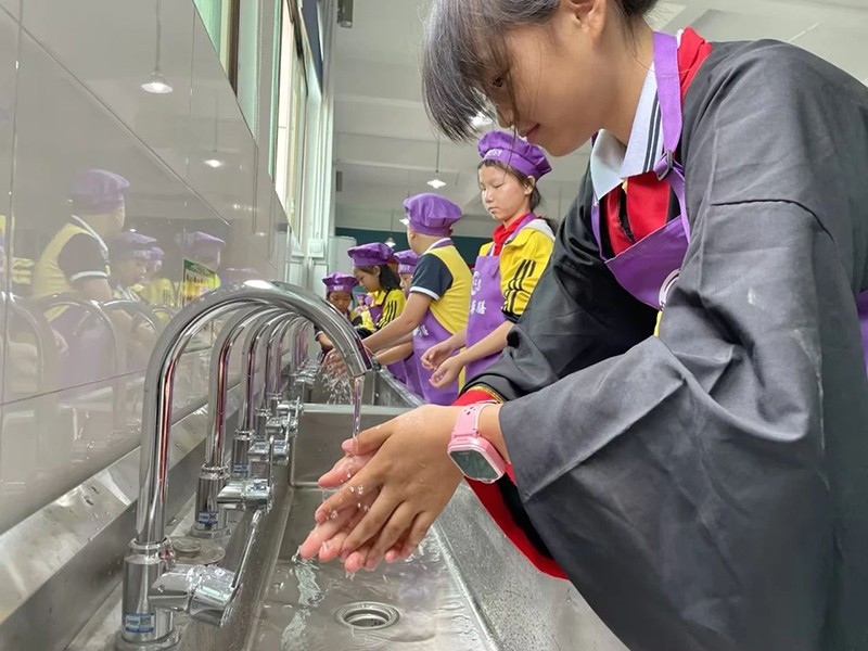 邵陽市五里牌小學“民族團結話中秋”活動在玖味中醫(yī)藥膳研學實踐教育基地順利舉行