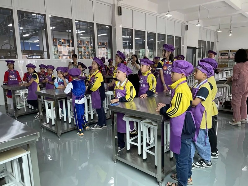 邵陽市五里牌小學“民族團結話中秋”活動在玖味中醫(yī)藥膳研學實踐教育基地順利舉行