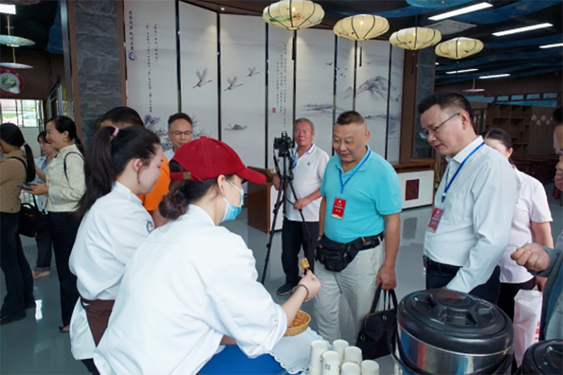 “邵陽紅”中醫(yī)藥膳科普教育研學基地在天香生物產(chǎn)業(yè)園啟動