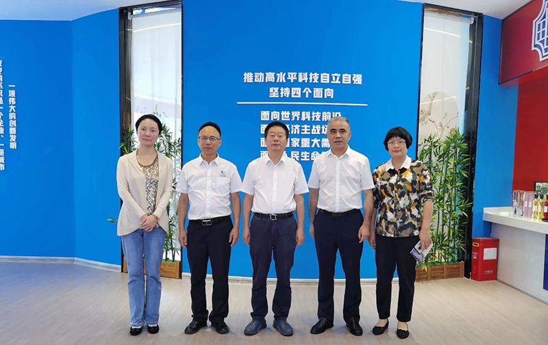 省政協(xié)農(nóng)業(yè)農(nóng)村委領(lǐng)導(dǎo)與邵陽市政協(xié)相關(guān)領(lǐng)導(dǎo)走訪邵陽紅出貨倉天香生物產(chǎn)業(yè)園