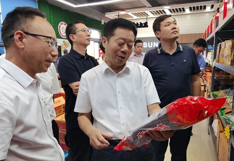 省政協(xié)農(nóng)業(yè)農(nóng)村委領(lǐng)導(dǎo)與邵陽市政協(xié)相關(guān)領(lǐng)導(dǎo)走訪邵陽紅出貨倉天香生物產(chǎn)業(yè)園