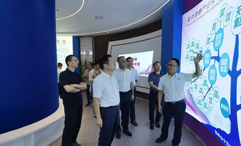 省政協(xié)農(nóng)業(yè)農(nóng)村委領(lǐng)導(dǎo)與邵陽市政協(xié)相關(guān)領(lǐng)導(dǎo)走訪邵陽紅出貨倉天香生物產(chǎn)業(yè)園