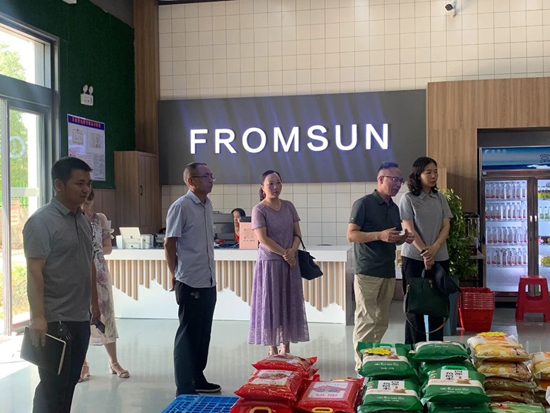 雙清區(qū)政協(xié)主席何美艷、副區(qū)長(zhǎng)龔雯潔一行領(lǐng)導(dǎo)蒞臨邵陽(yáng)紅出貨倉(cāng)—天香生物產(chǎn)業(yè)園調(diào)研指導(dǎo)