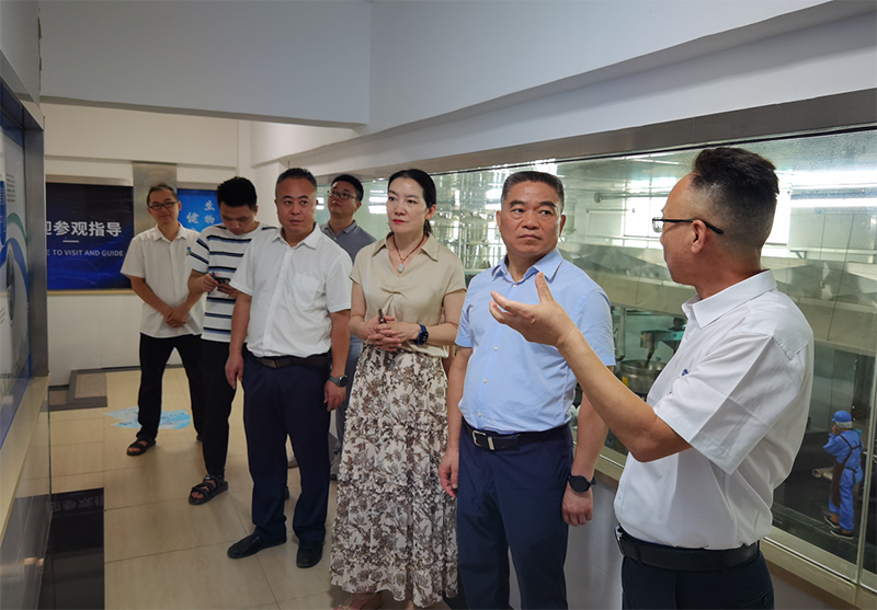 邵陽(yáng)市委常委、常務(wù)副市長(zhǎng)王永紅一行領(lǐng)導(dǎo)到邵陽(yáng)紅出貨倉(cāng)-天香生物產(chǎn)業(yè)園考察指導(dǎo)