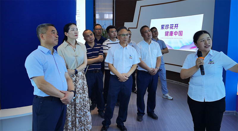 邵陽(yáng)市委常委、常務(wù)副市長(zhǎng)王永紅一行領(lǐng)導(dǎo)到邵陽(yáng)紅出貨倉(cāng)-天香生物產(chǎn)業(yè)園考察指導(dǎo)