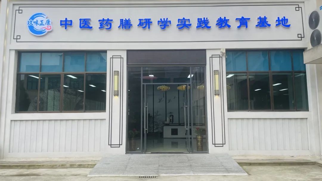 種下梧桐樹，引得鳳凰來