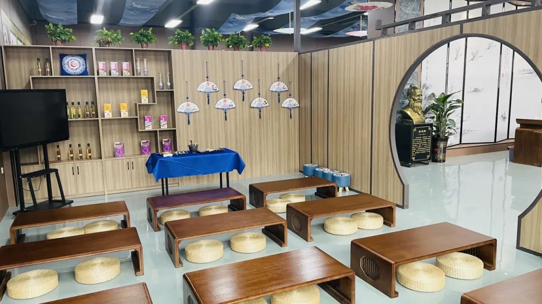 種下梧桐樹，引得鳳凰來