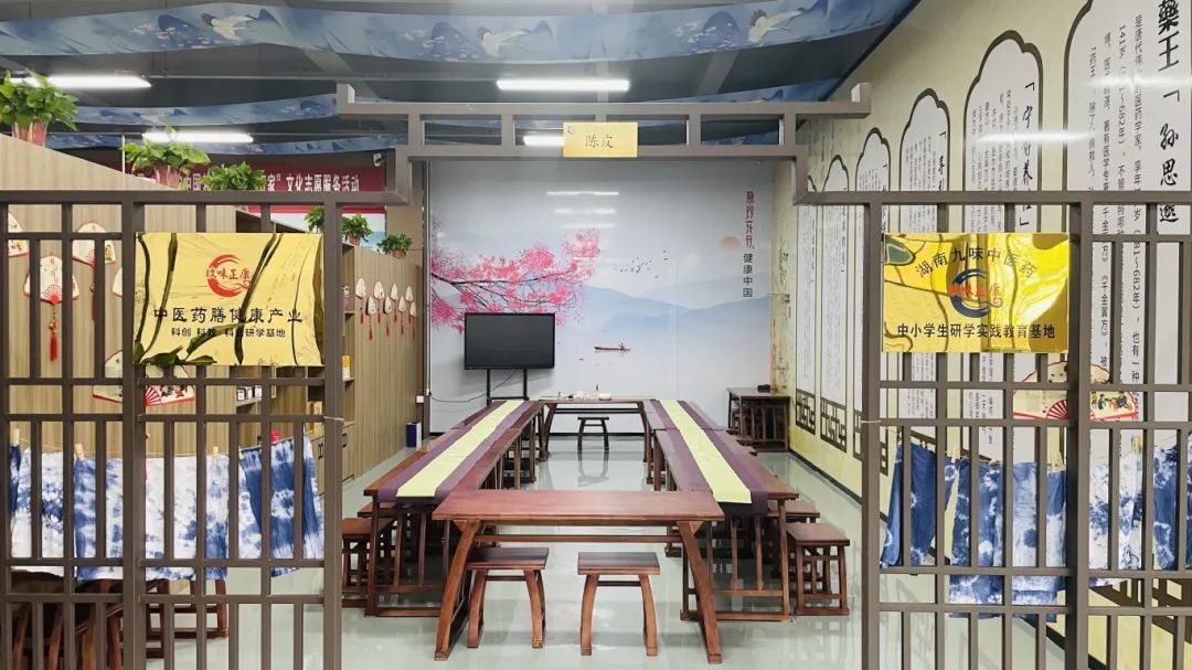 種下梧桐樹，引得鳳凰來