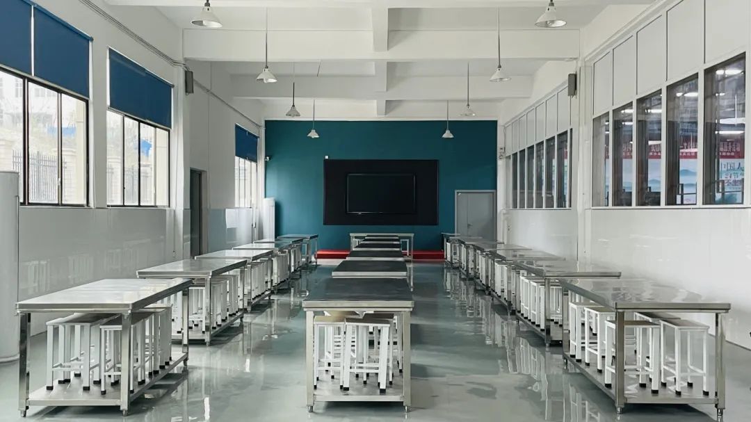 種下梧桐樹，引得鳳凰來