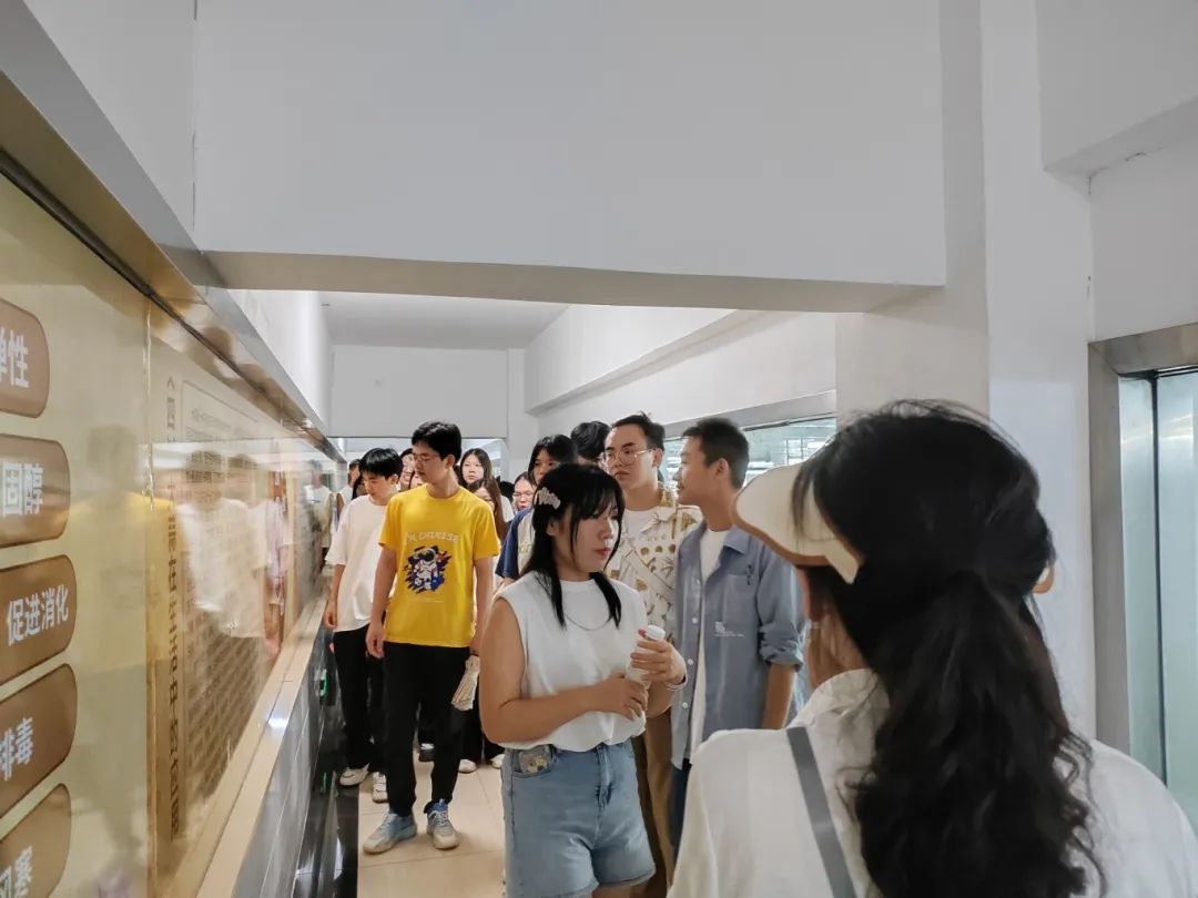 “校企牽手、雙向奔赴”邵陽200余名大學生走進天香生物