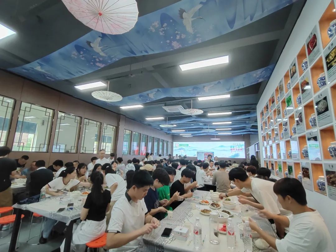 “校企牽手、雙向奔赴”邵陽200余名大學生走進天香生物