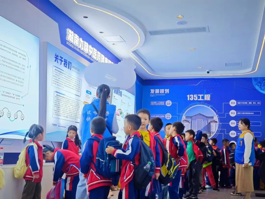 雙清區(qū)“愛心護(hù)航，助夢(mèng)成長(zhǎng)”