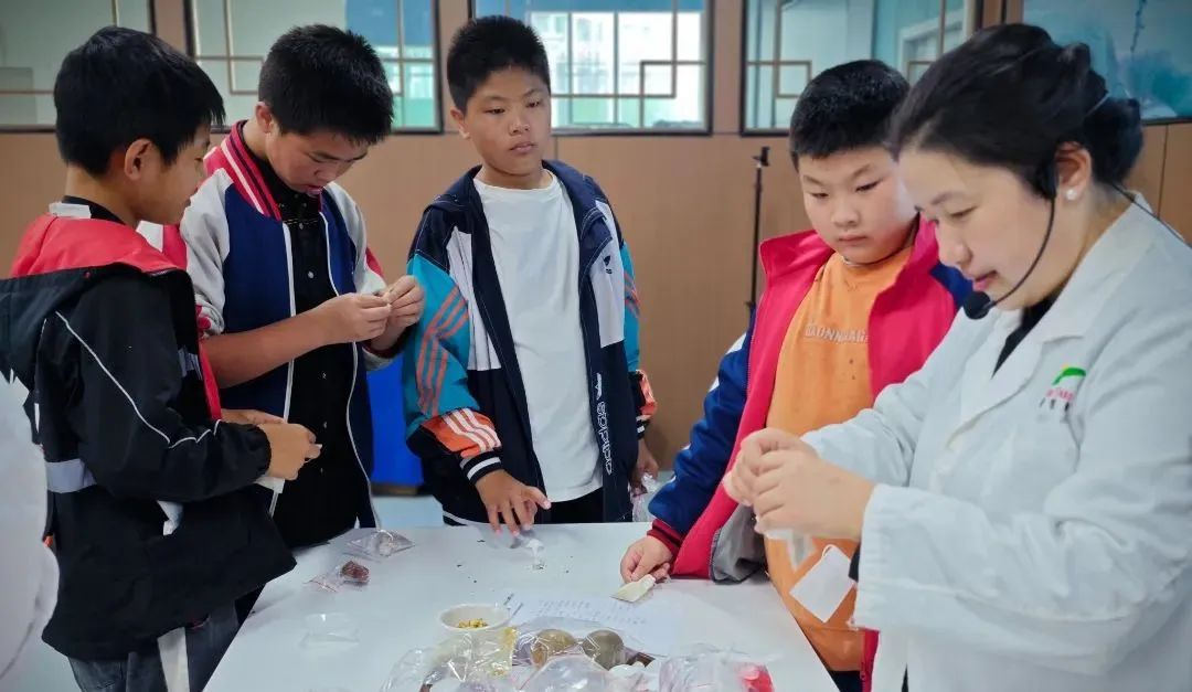 雙清區(qū)“愛心護(hù)航，助夢(mèng)成長(zhǎng)”