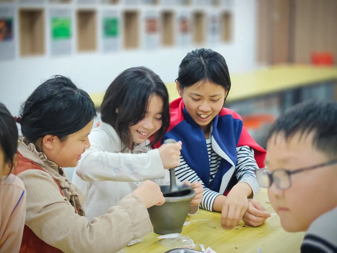 雙清區(qū)“愛心護(hù)航，助夢(mèng)成長(zhǎng)”