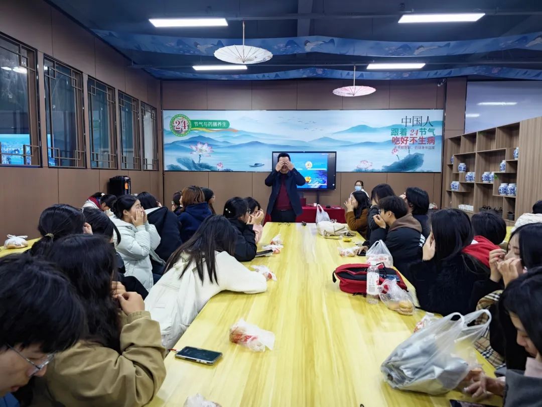 “邵陽學(xué)院第十九期青馬工程戶外素質(zhì)拓展課”活動在湖南天香生物大健康產(chǎn)業(yè)園圓滿舉行