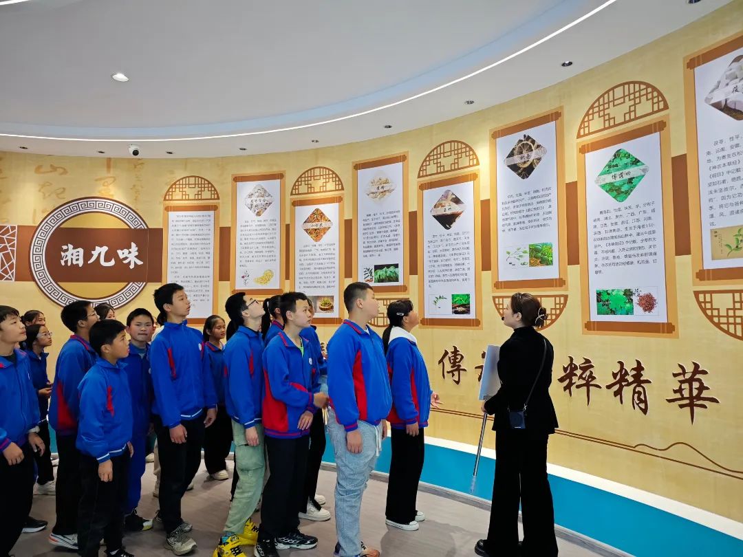 一場有趣的中醫(yī)藥研學活動在湖南九味中醫(yī)藥研學實踐基地成功舉辦